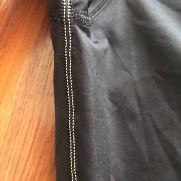 Under Armour Black fitted Lycra top.M - Picture 4 of 5